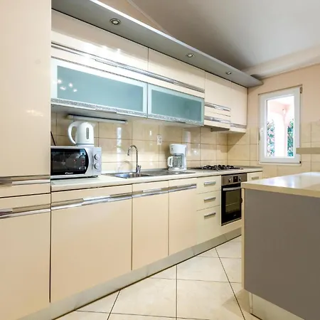 Lovely In Kastel Novi With Kitchen Kaštela